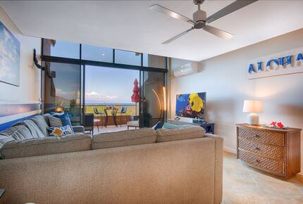 Luxury Lahaina Retreat Steps from the Sand - Lahaina, Hawaii