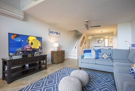 Luxury Lahaina Retreat Steps from the Sand - Lahaina, Hawaii