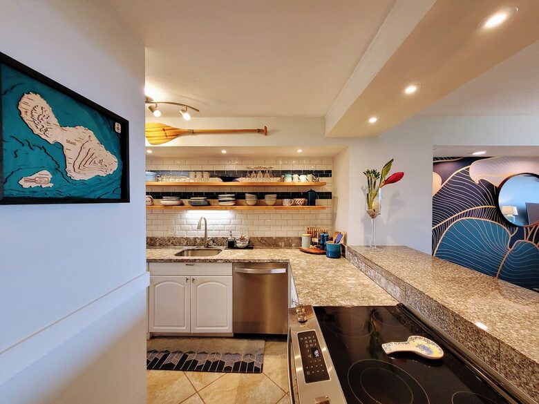 Luxury Lahaina Retreat Steps from the Sand - Lahaina, Hawaii