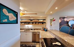 Luxury Lahaina Retreat Steps from the Sand - Lahaina, Hawaii