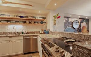 Luxury Lahaina Retreat Steps from the Sand - Lahaina, Hawaii