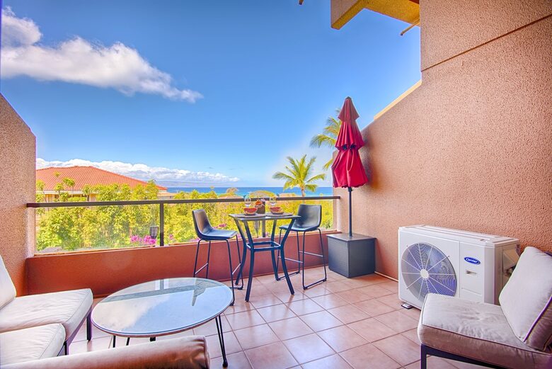 Luxury Lahaina Retreat Steps from the Sand - Lahaina, Hawaii
