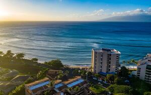 Luxury Lahaina Retreat Steps from the Sand - Lahaina, Hawaii