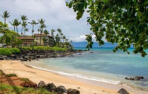 Luxury Lahaina Retreat Steps from the Sand - Lahaina, Hawaii