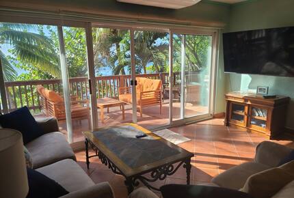 Tropical Beachfront Haven in West Bay - West Bay, Honduras