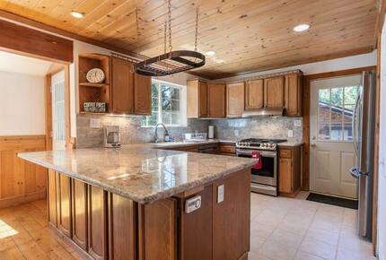 Woodland Retreat Near Kings Beach & Tahoe Ski Resorts - Kings Beach, California