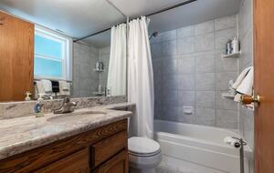 Woodland Retreat Near Kings Beach & Tahoe Ski Resorts - Kings Beach, California