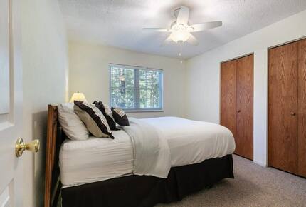 Woodland Retreat Near Kings Beach & Tahoe Ski Resorts - Kings Beach, California