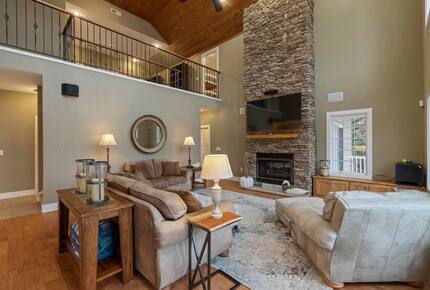 Elegant Waterside Family Retreat with Private Dock - Arley, Alabama