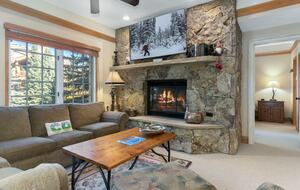 Modern Mountain Getaway Steps from Beaver Creek Village - Beaver Creek, Colorado