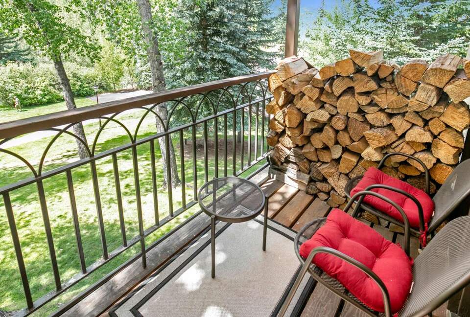 Modern Mountain Getaway Steps from Beaver Creek Village - Beaver Creek, Colorado