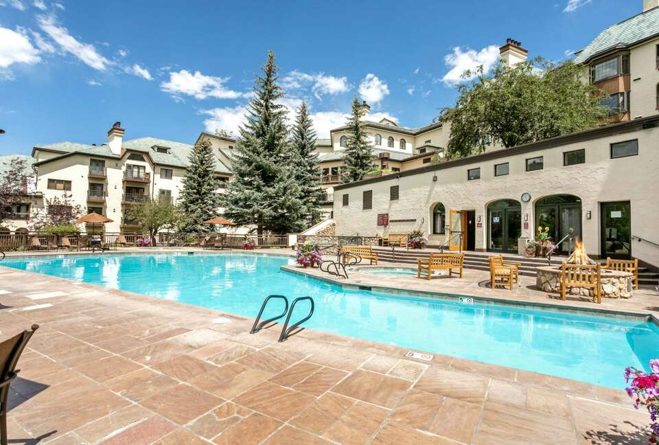 Modern Mountain Getaway Steps from Beaver Creek Village - Beaver Creek, Colorado