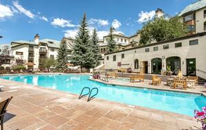 Modern Mountain Getaway Steps from Beaver Creek Village - Beaver Creek, Colorado