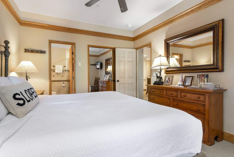 Modern Mountain Getaway Steps from Beaver Creek Village - Beaver Creek, Colorado