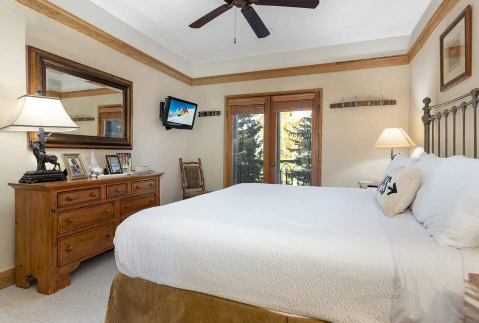 Modern Mountain Getaway Steps from Beaver Creek Village - Beaver Creek, Colorado