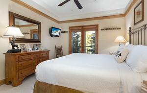 Modern Mountain Getaway Steps from Beaver Creek Village - Beaver Creek, Colorado