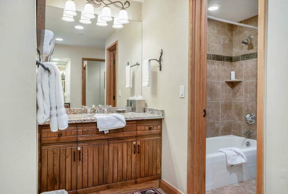 Modern Mountain Getaway Steps from Beaver Creek Village - Beaver Creek, Colorado