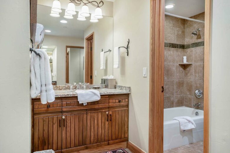 Modern Mountain Getaway Steps from Beaver Creek Village - Beaver Creek, Colorado