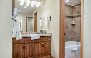 Modern Mountain Getaway Steps from Beaver Creek Village - Beaver Creek, Colorado