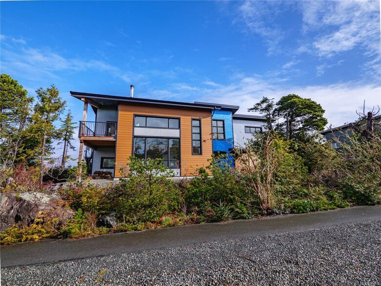 Luxury West Coast Haven Steps From the Wild Pacific Trail - Ucluelet, Canada