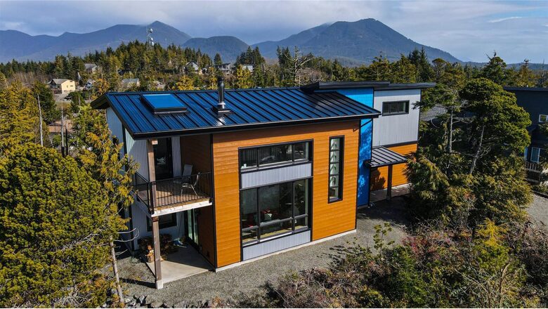 Luxury West Coast Haven Steps From the Wild Pacific Trail - Ucluelet, Canada