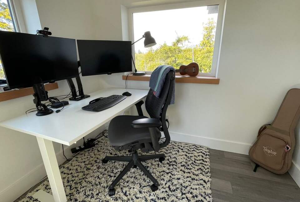 Luxury West Coast Haven Steps From the Wild Pacific Trail - Ucluelet, Canada