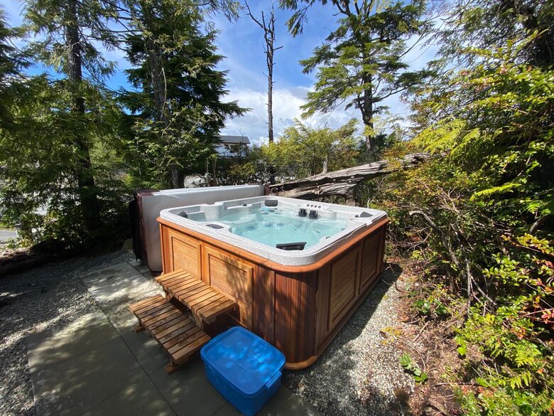 Luxury West Coast Haven Steps From the Wild Pacific Trail - Ucluelet, Canada