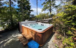 Luxury West Coast Haven Steps from Pacific Rim Park - Ucluelet, Canada
