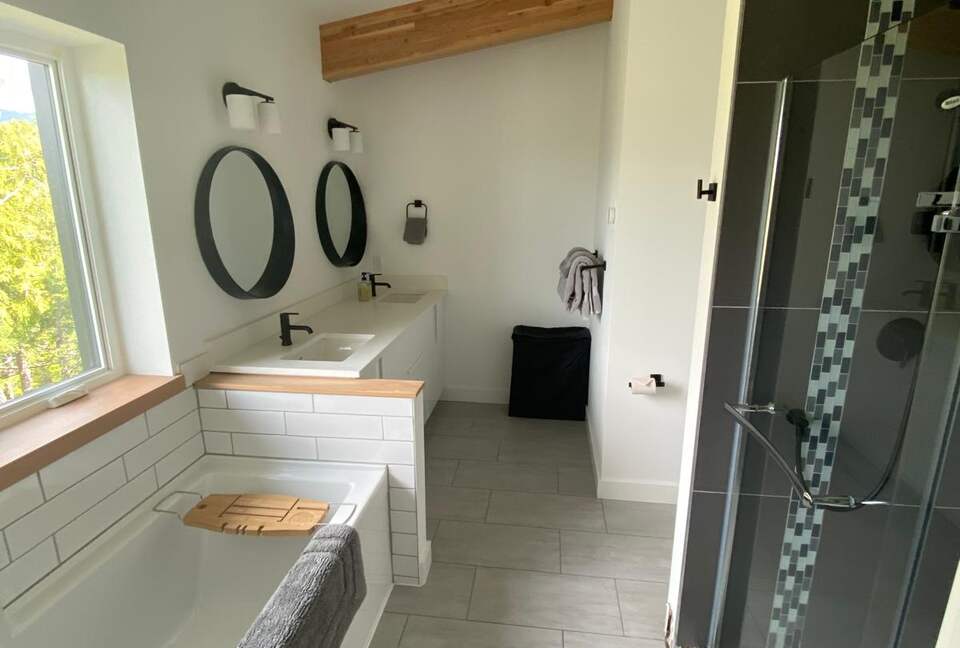 Luxury West Coast Haven Steps From the Wild Pacific Trail - Ucluelet, Canada