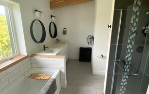 Luxury West Coast Haven Steps from Pacific Rim Park - Ucluelet, Canada