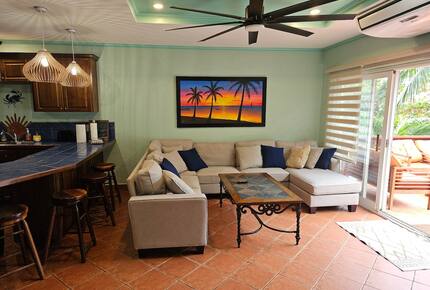 Tropical Beachfront Haven in West Bay - West Bay, Honduras