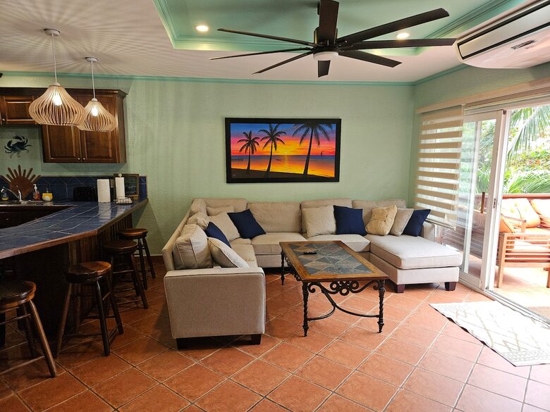 Tropical Beachfront Haven in West Bay - West Bay, Honduras