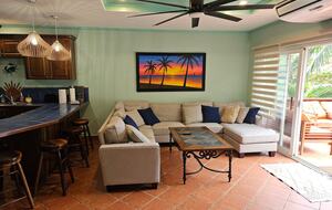 Tropical Beachfront Haven in West Bay - West Bay, Honduras