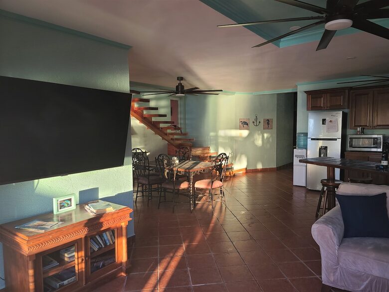 Tropical Beachfront Haven in West Bay - West Bay, Honduras