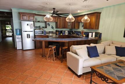 Tropical Beachfront Haven in West Bay - West Bay, Honduras