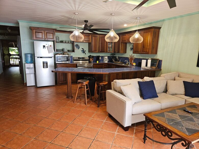 Tropical Beachfront Haven in West Bay - West Bay, Honduras