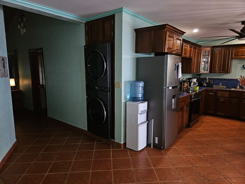 Tropical Beachfront Haven in West Bay - West Bay, Honduras