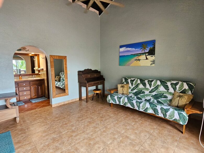 Tropical Beachfront Haven in West Bay - West Bay, Honduras