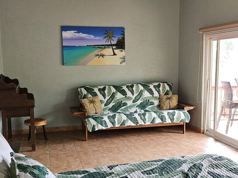 Tropical Beachfront Haven in West Bay - West Bay, Honduras