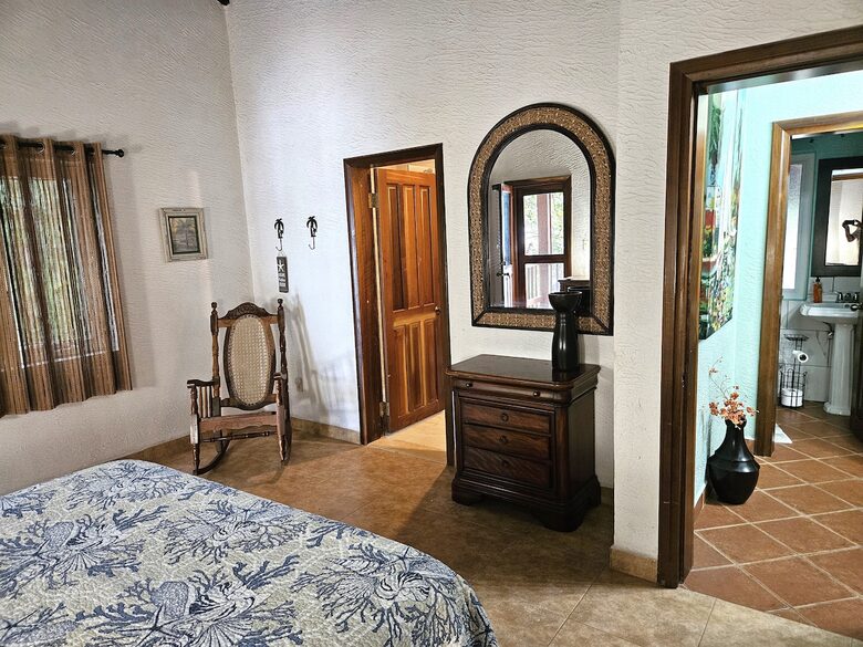 Tropical Beachfront Haven in West Bay - West Bay, Honduras