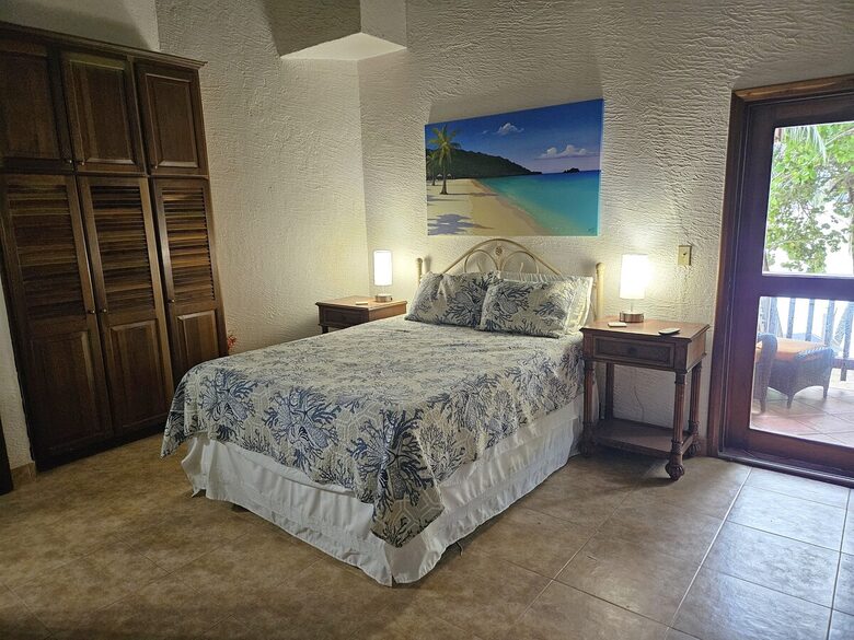 Tropical Beachfront Haven in West Bay - West Bay, Honduras