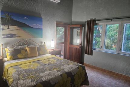 Tropical Beachfront Haven in West Bay - West Bay, Honduras