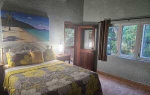 Tropical Beachfront Haven in West Bay - West Bay, Honduras