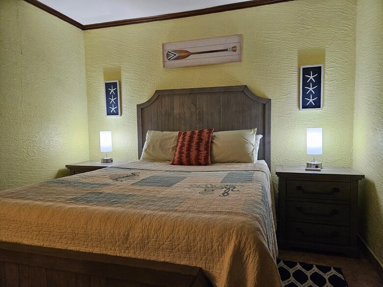 Tropical Beachfront Haven in West Bay - West Bay, Honduras