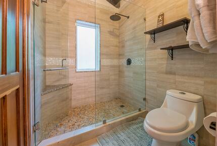 Tropical Beachfront Haven in West Bay - West Bay, Honduras