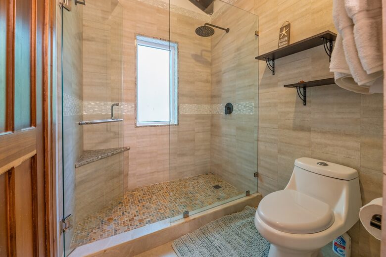 Tropical Beachfront Haven in West Bay - West Bay, Honduras