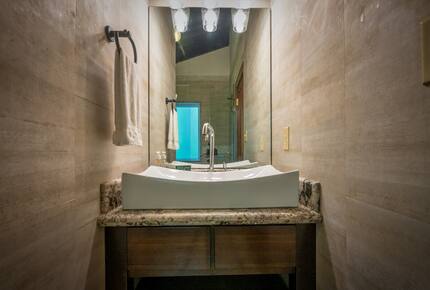 Tropical Beachfront Haven in West Bay - West Bay, Honduras