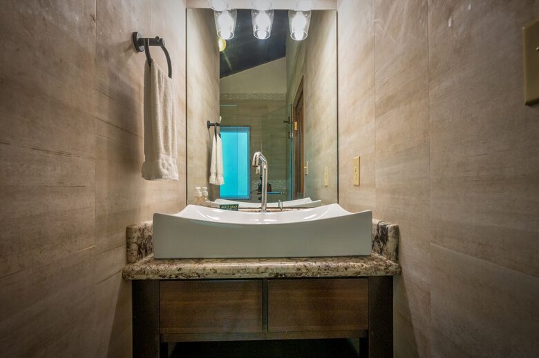 Tropical Beachfront Haven in West Bay - West Bay, Honduras