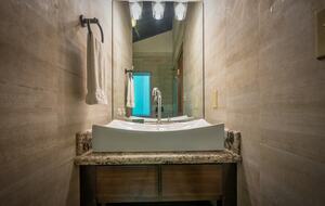 Tropical Beachfront Haven in West Bay - West Bay, Honduras