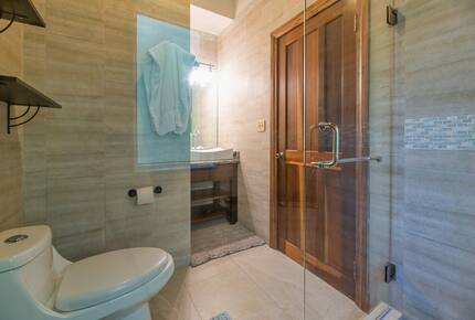 Tropical Beachfront Haven in West Bay - West Bay, Honduras